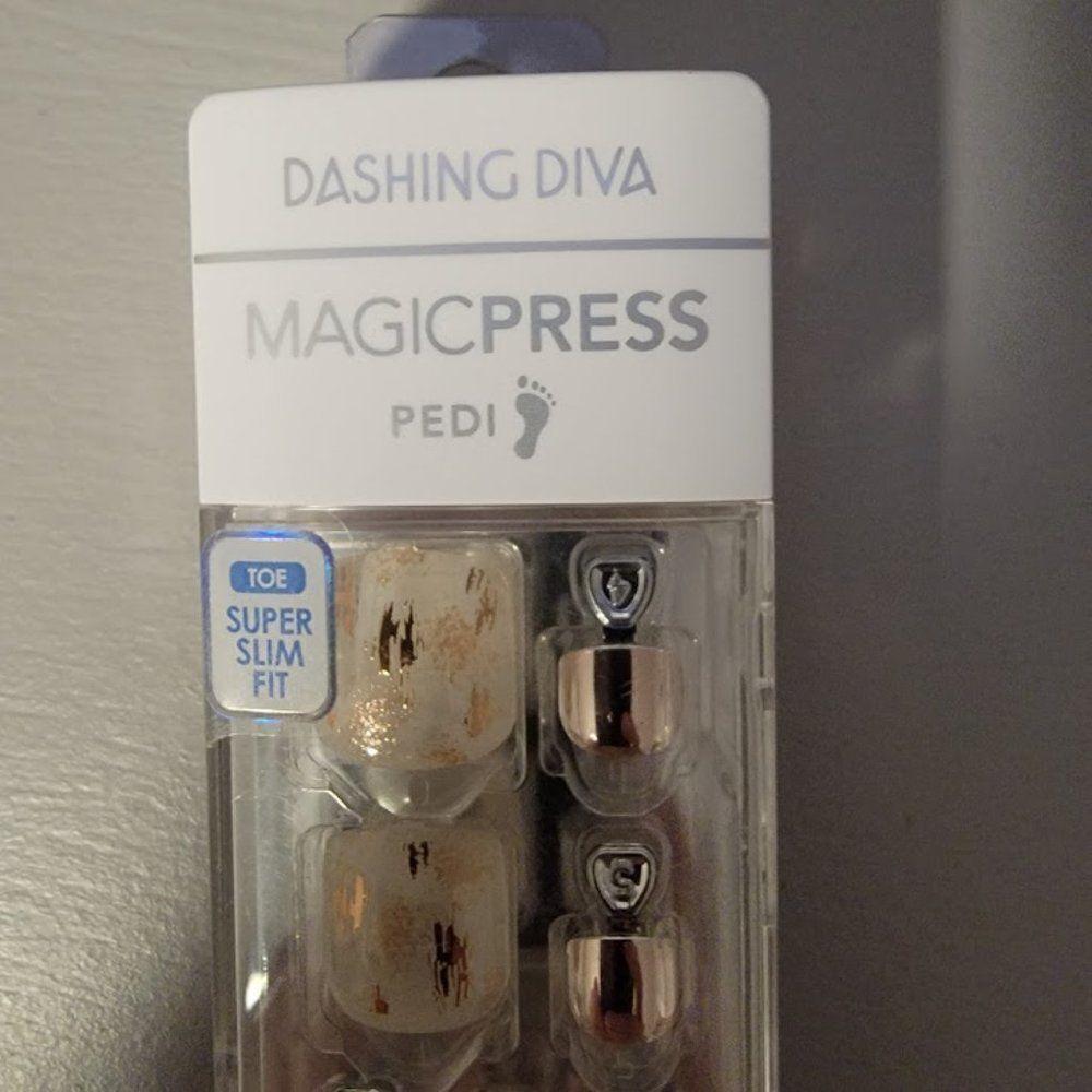 DASHING DIVA Magic Press Oh California Pedi Gold Touch - Picture 4 of 7